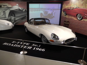 Jaguar_E-Type_Sr.1_Roadster_1966.jpg